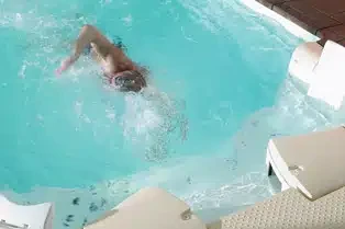 Protiproudé plavání